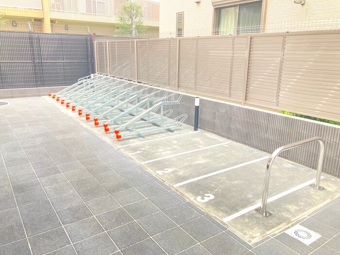 物件外観写真4　(駐輪場)