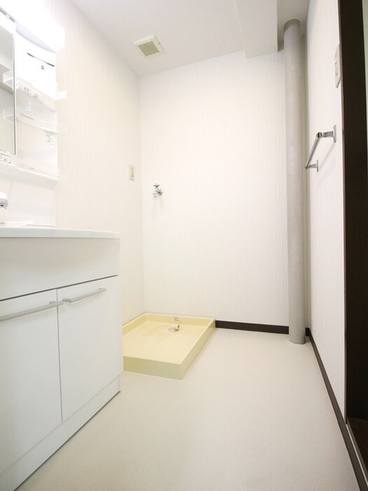 物件内観写真18　(洗濯機置場)