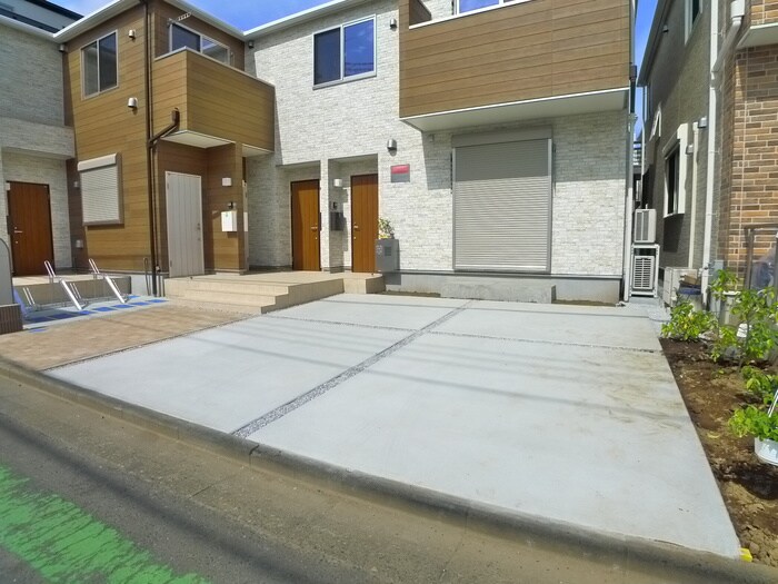 物件外観写真2　(駐車場)