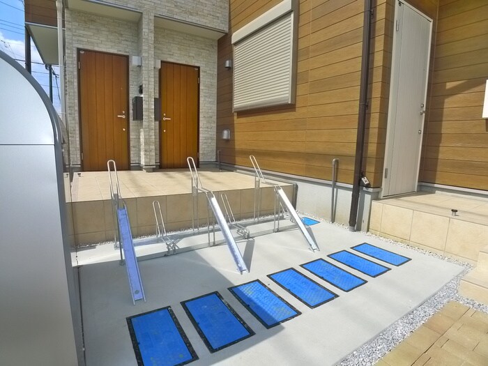物件外観写真3　(駐輪場)