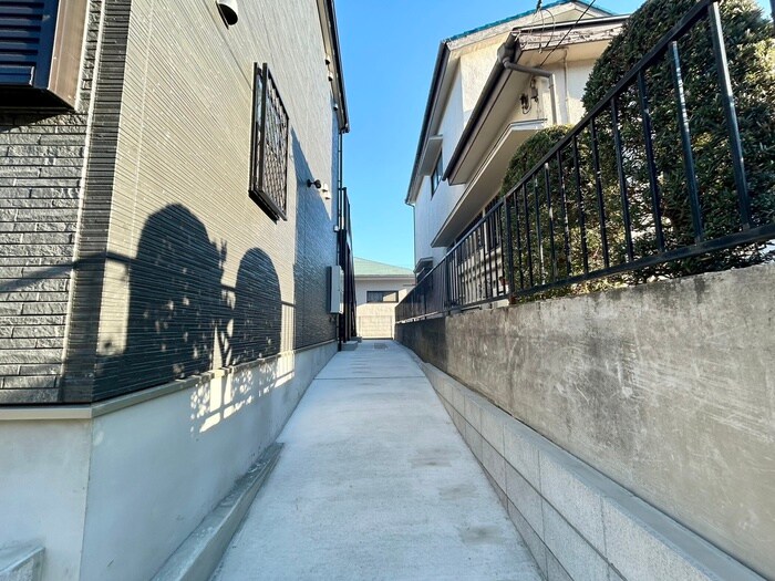 物件外観写真5　(エントランス部分)