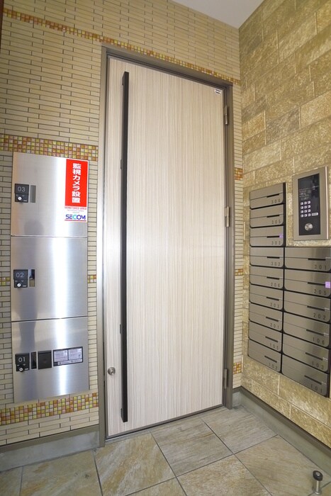 物件外観写真4　(エントランス部分)