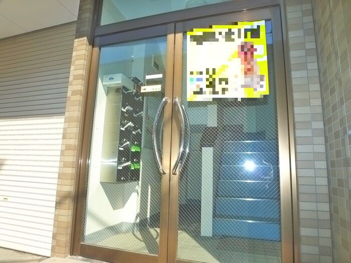 物件外観写真3　(エントランス部分)