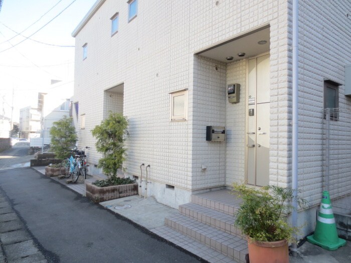 物件外観写真5　(エントランス部分)