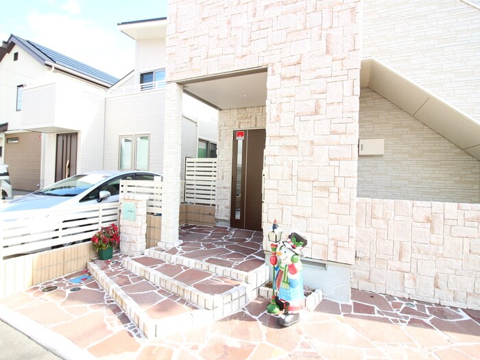 物件外観写真5　(エントランス部分)