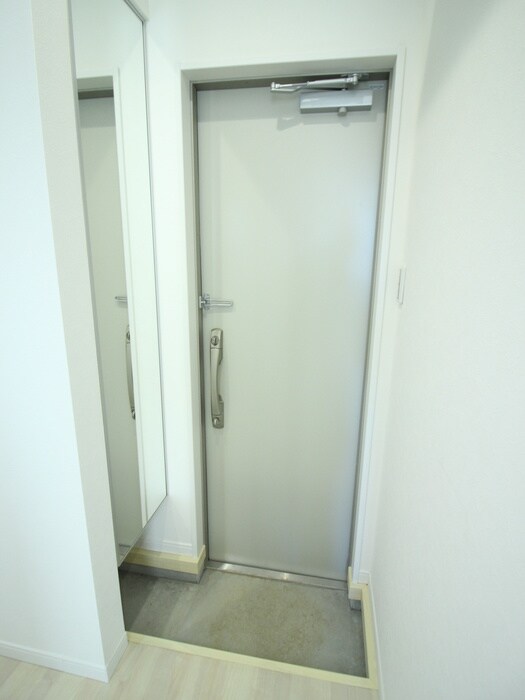 物件内観写真13　(玄関)
