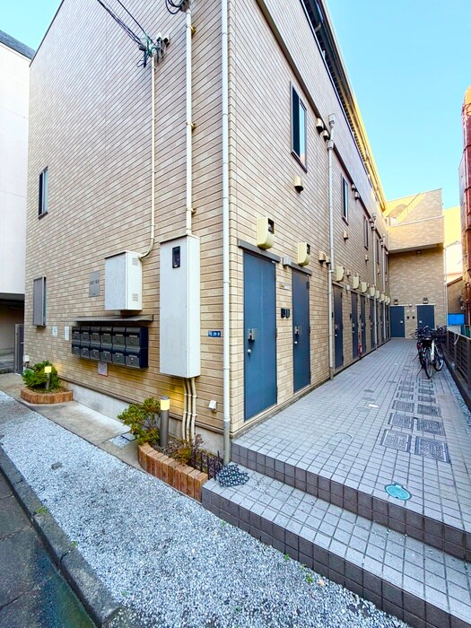 物件外観写真2　(エントランス部分)