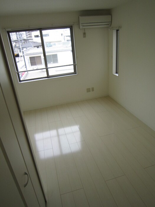 物件内観写真7　(室内からの展望)