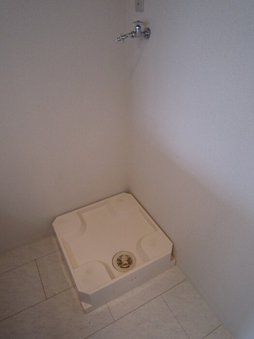 物件内観写真16　(洗濯機置場)