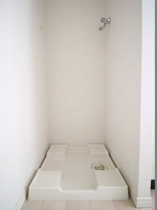 物件内観写真11　(洗濯機置場)