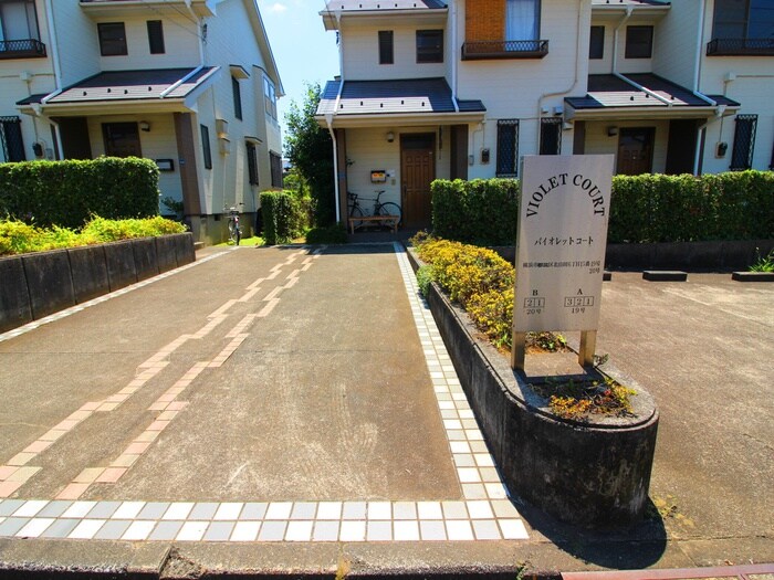 物件外観写真4　(エントランス部分)