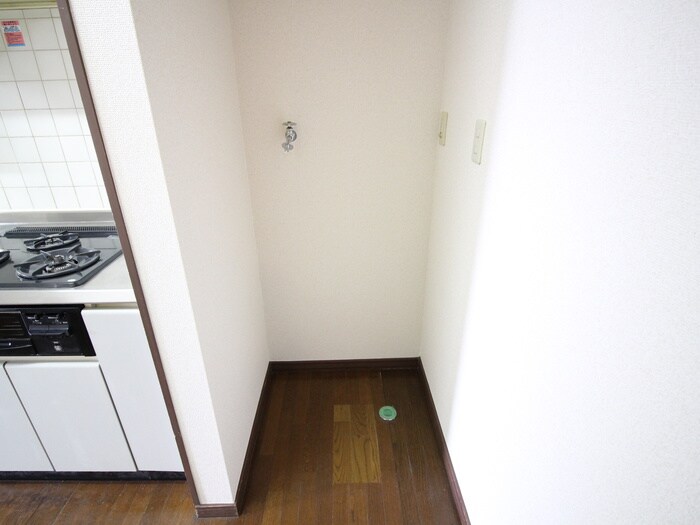 物件内観写真14　(洗濯機置場)