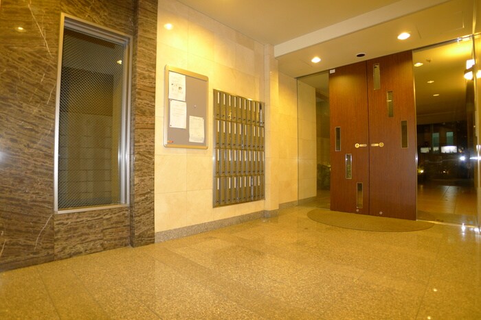 物件外観写真2　(エントランス部分)