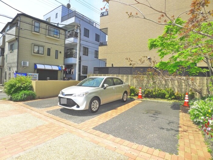 物件外観写真4　(駐車場)