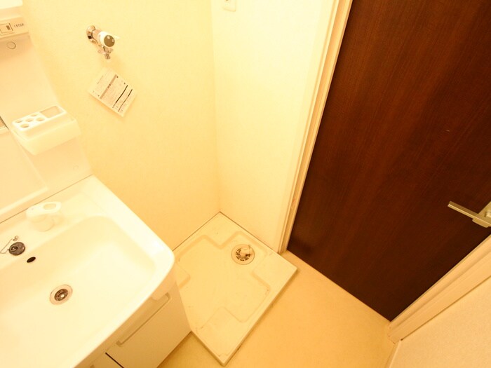 物件内観写真17　(洗濯機置場)