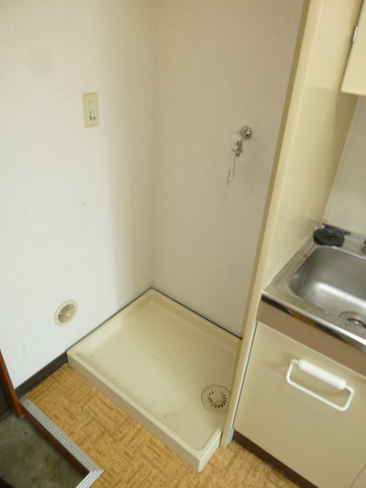 物件内観写真14　(洗濯機置場)