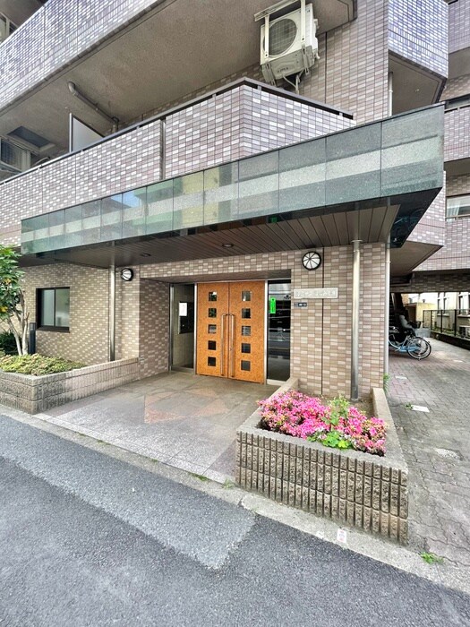 物件外観写真3　(エントランス部分)