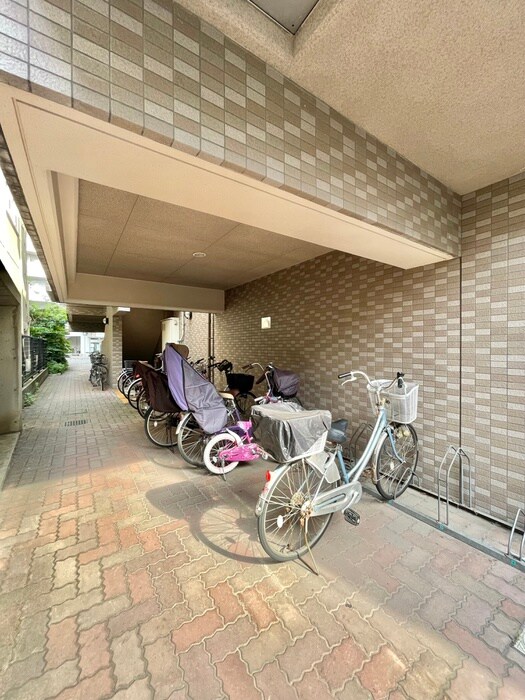 物件外観写真4　(駐輪場)