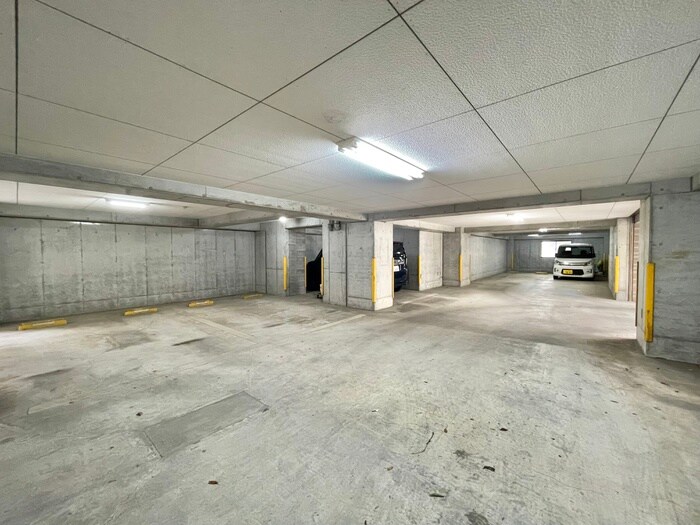 物件外観写真5　(駐車場)