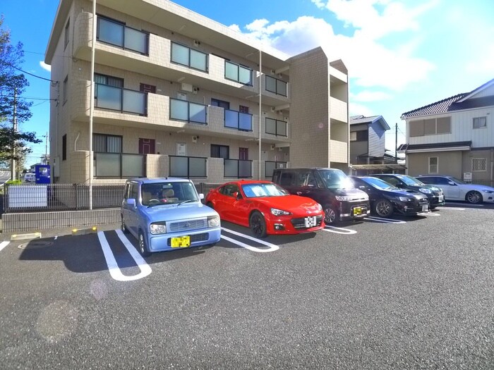 物件外観写真2　(駐車場)