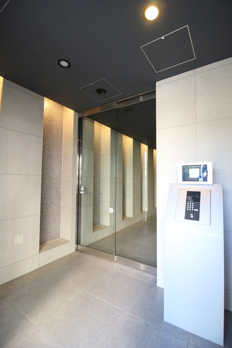 物件外観写真6　(エントランス部分)