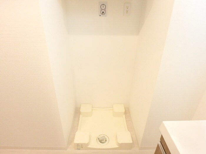 物件内観写真10　(洗濯機置場)