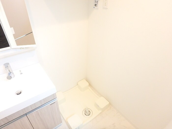 物件内観写真12　(洗濯機置場)