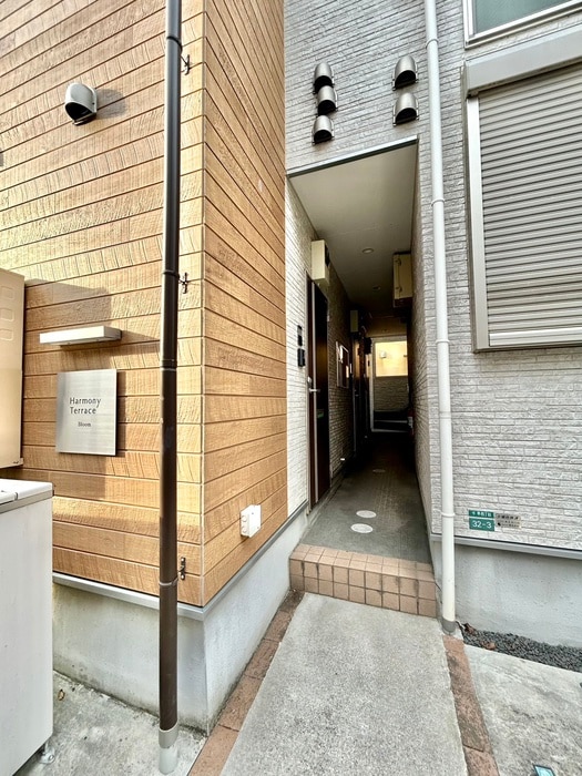 物件外観写真5　(エントランス部分)