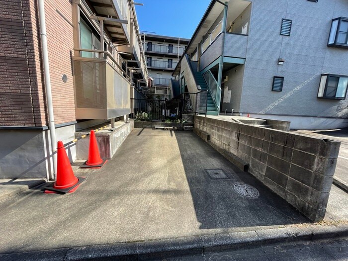 物件外観写真6　(駐車場)