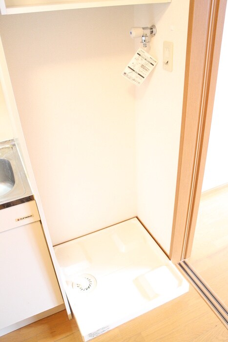 物件内観写真12　(洗濯機置場)