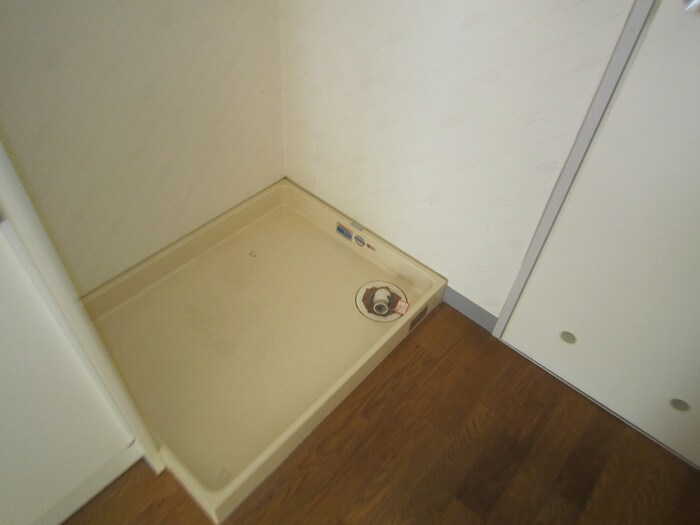 物件内観写真15　(洗濯機置場)