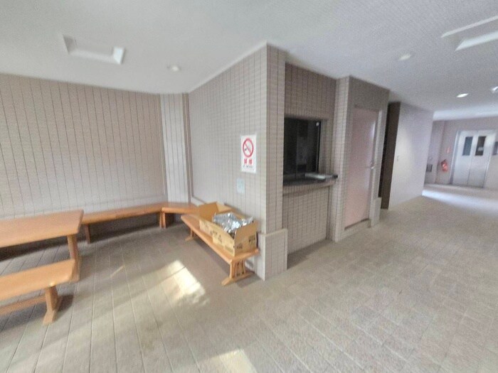 物件外観写真4　(エントランス部分)