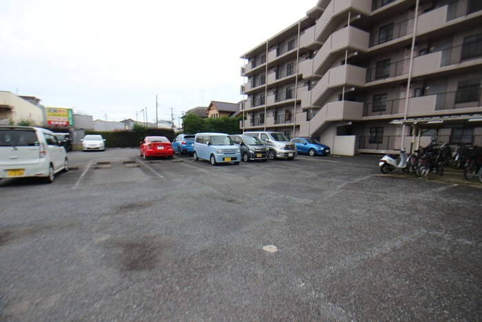 物件外観写真5　(駐車場)
