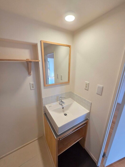 物件内観写真11　(洗面)