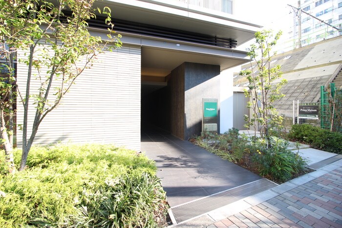 物件外観写真2　(エントランス部分)