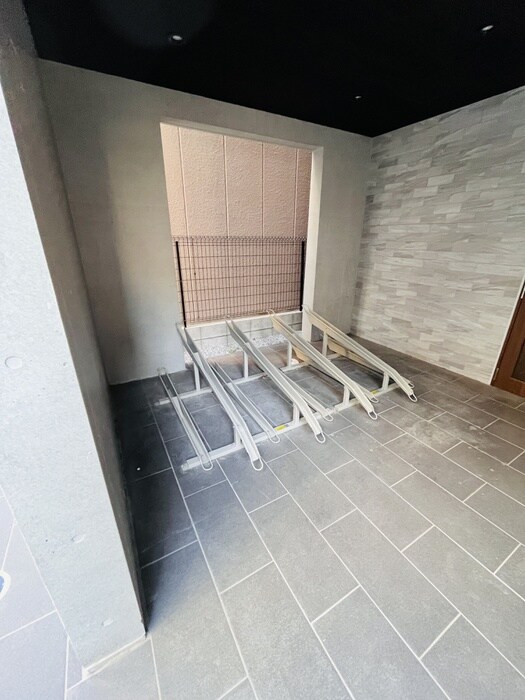 物件外観写真5　(駐輪場)