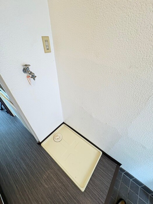 物件内観写真10　(洗濯機置場)