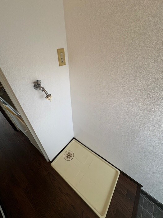 物件内観写真11　(洗濯機置場)
