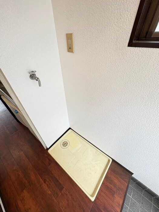 物件内観写真12　(洗濯機置場)