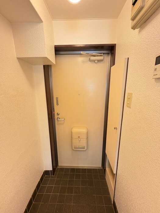 物件内観写真13　(玄関)