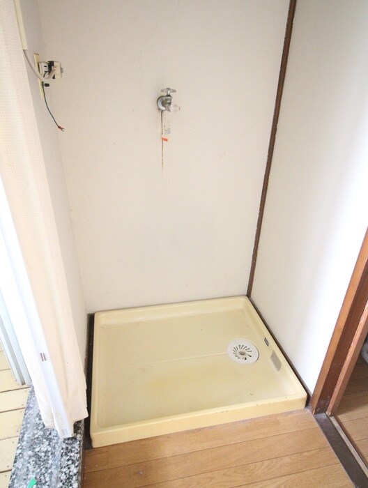 物件内観写真16　(洗濯機置場)