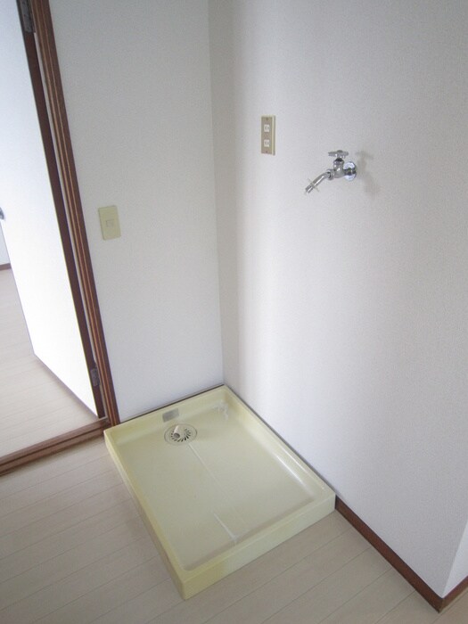 物件内観写真15　(洗濯機置場)