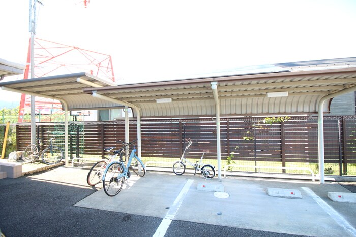 物件外観写真3　(駐輪場)