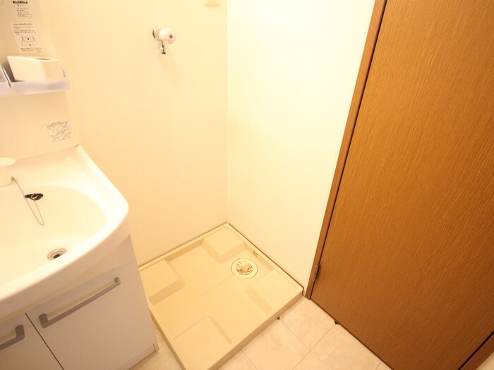 物件内観写真10　(洗濯機置場)