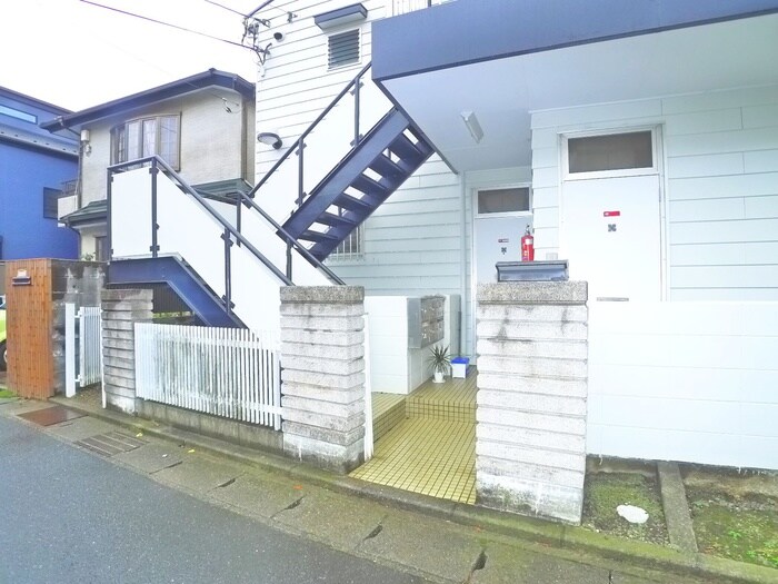 物件外観写真5　(エントランス部分)