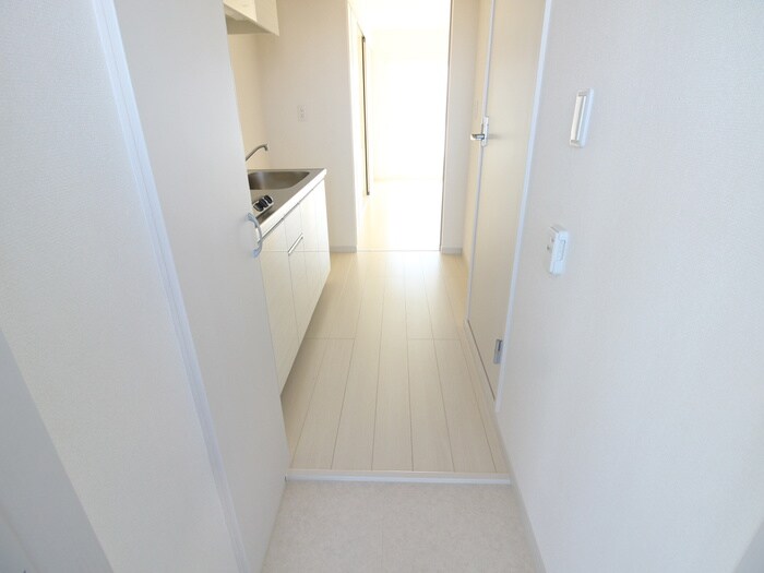 物件内観写真7　(玄関)