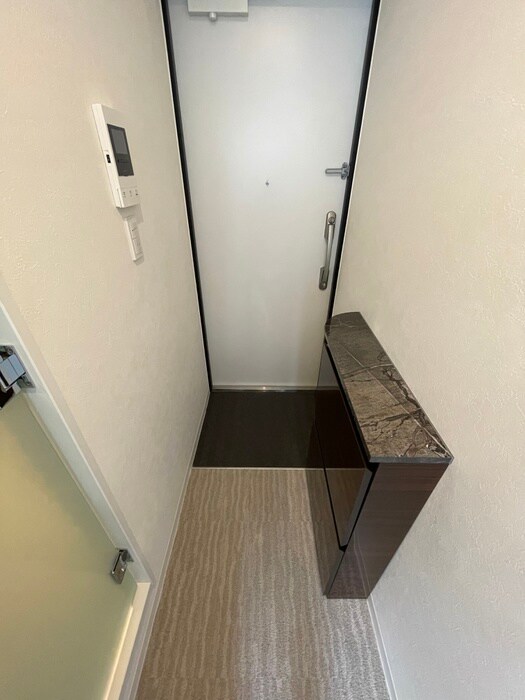 物件内観写真7　(玄関)