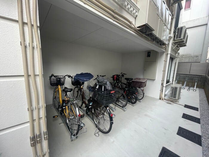 物件外観写真4　(駐輪場)