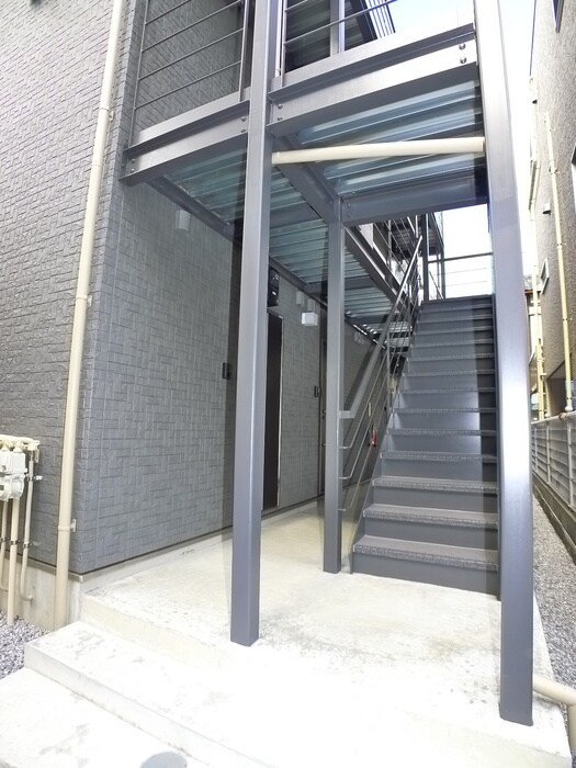 物件外観写真4　(エントランス部分)