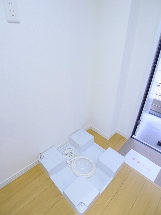 物件内観写真12　(洗濯機置場)